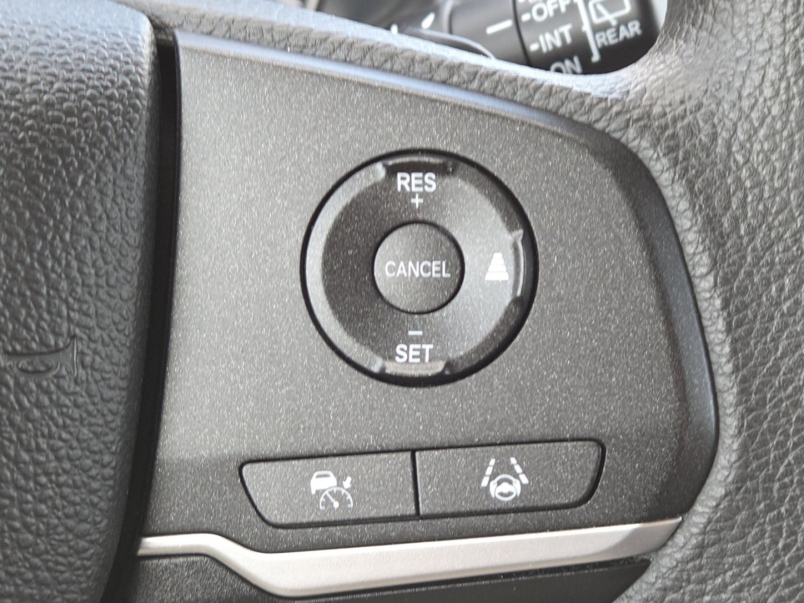 Used 2024 Honda Odyssey EX image 4