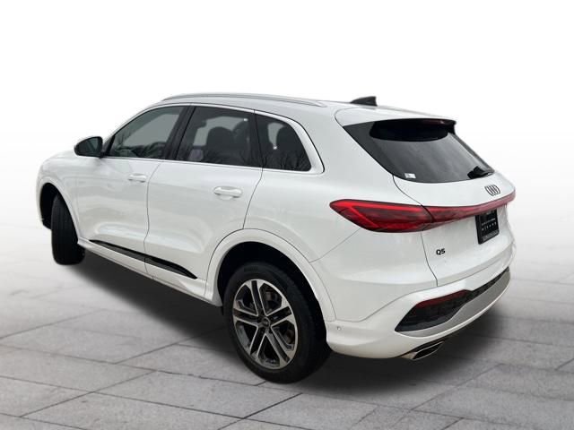 Used 2025 Audi Q5 Premium w/ Convenience Package image 4