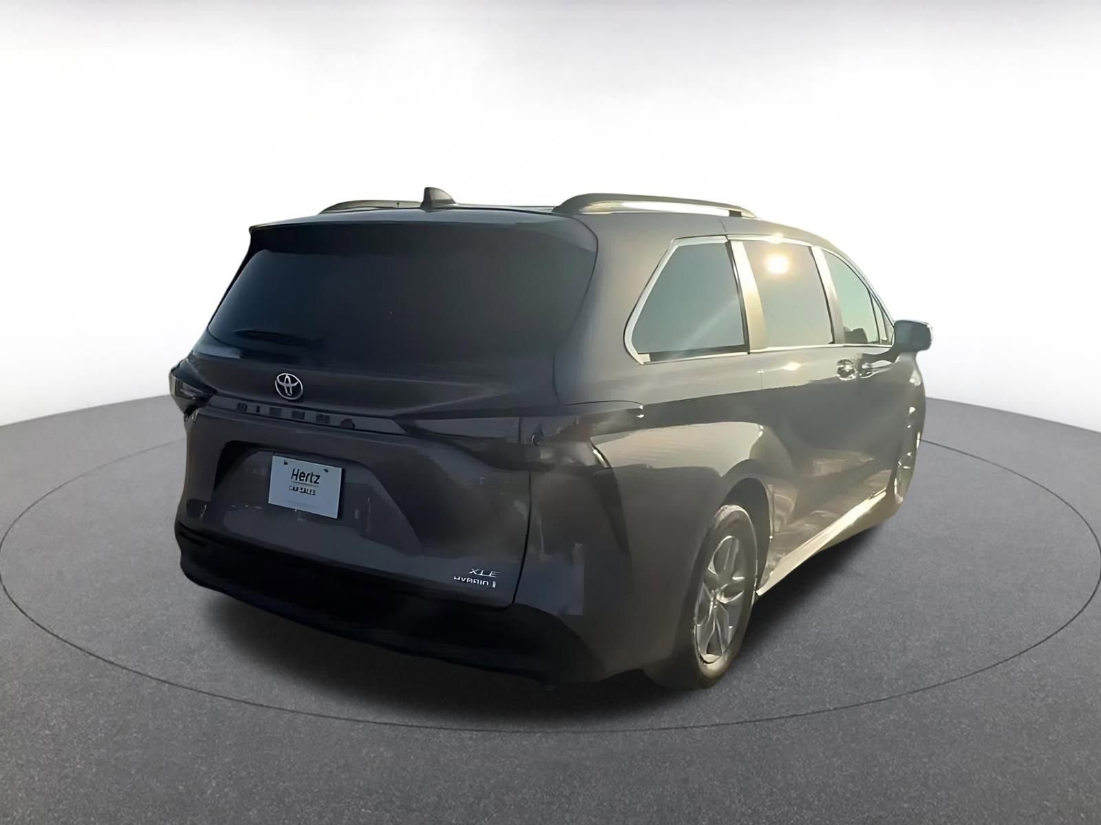 Used 2024 Toyota Sienna XLE image 11