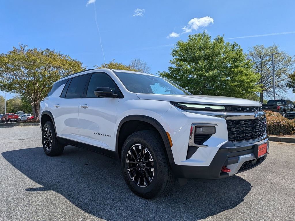 Used 2025 Chevrolet Traverse Z71 w/ Driver Confidence Package image 2