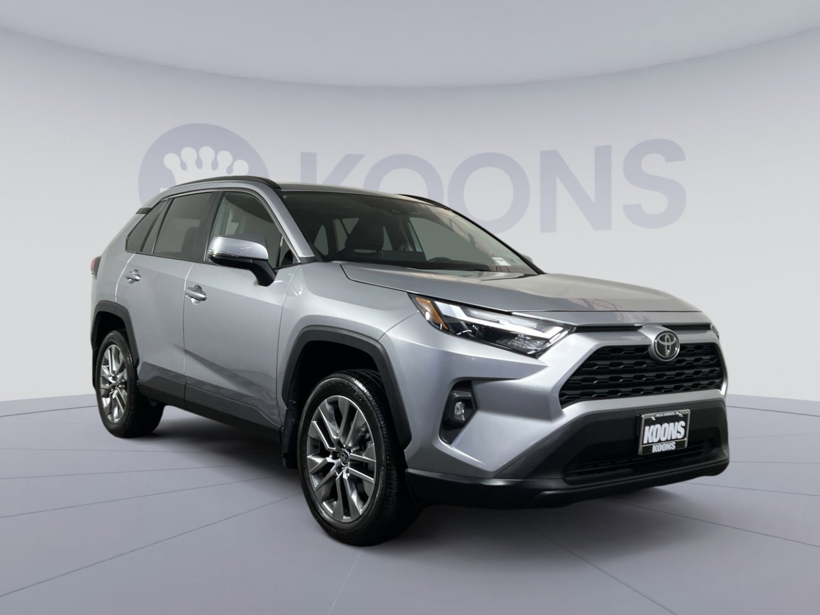 Used 2023 Toyota RAV4 XLE Premium image 10