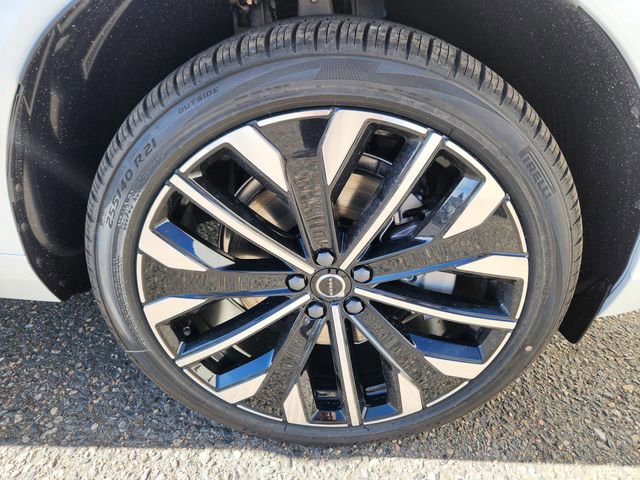 New 2026 Volvo XC60 T8 Ultra w/ Climate Package image 19