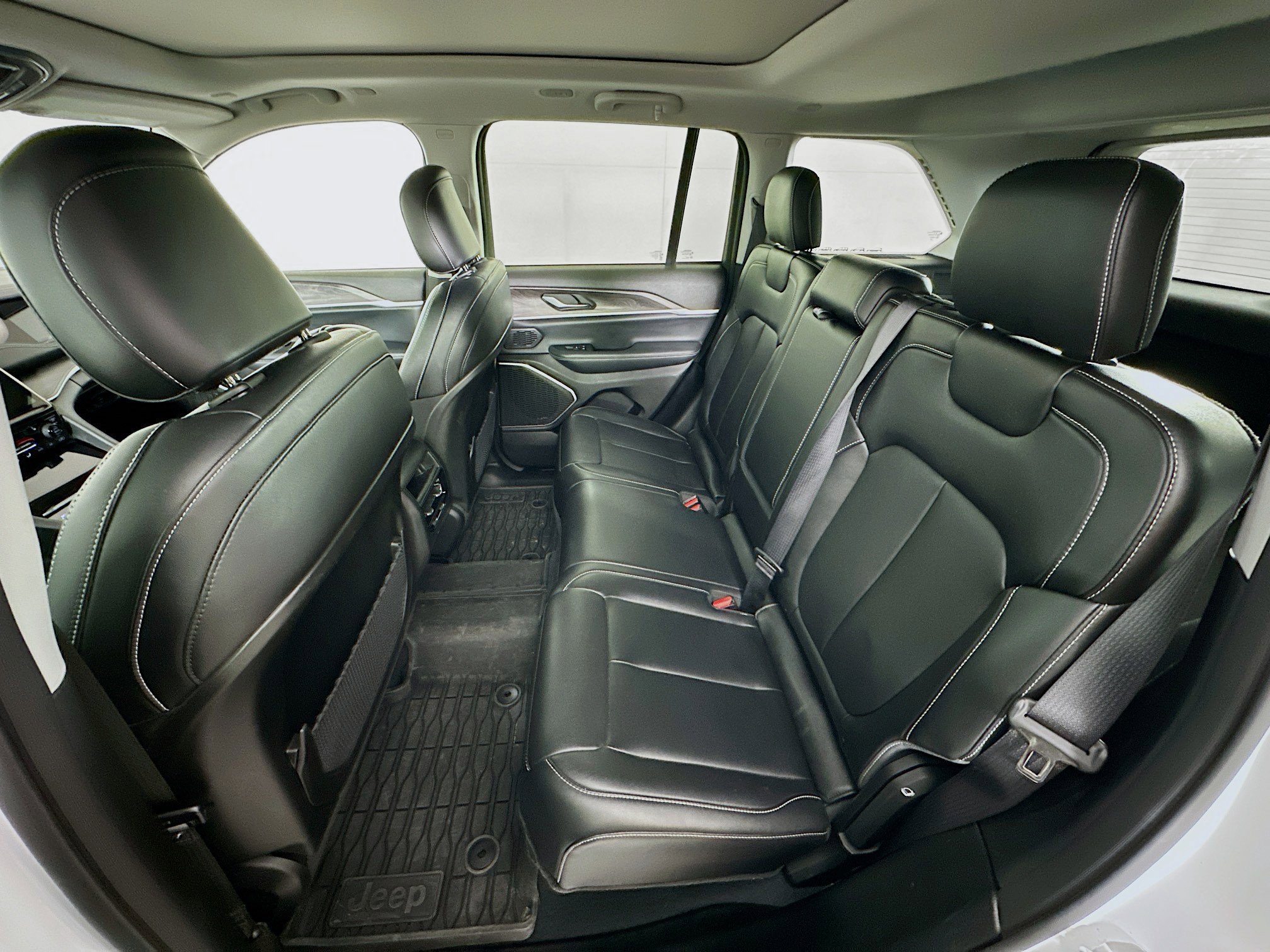 Used 2023 Jeep Grand Cherokee 4WD 4xe image 29