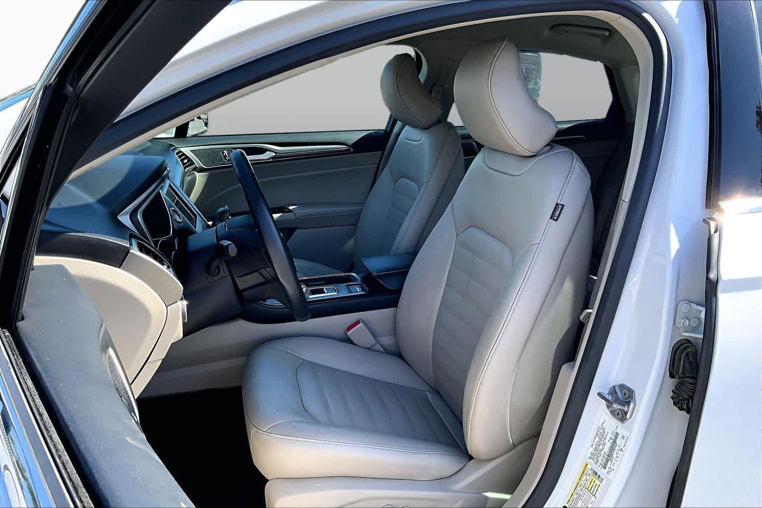 Used 2017 Ford Fusion Energi SE FWD image 7