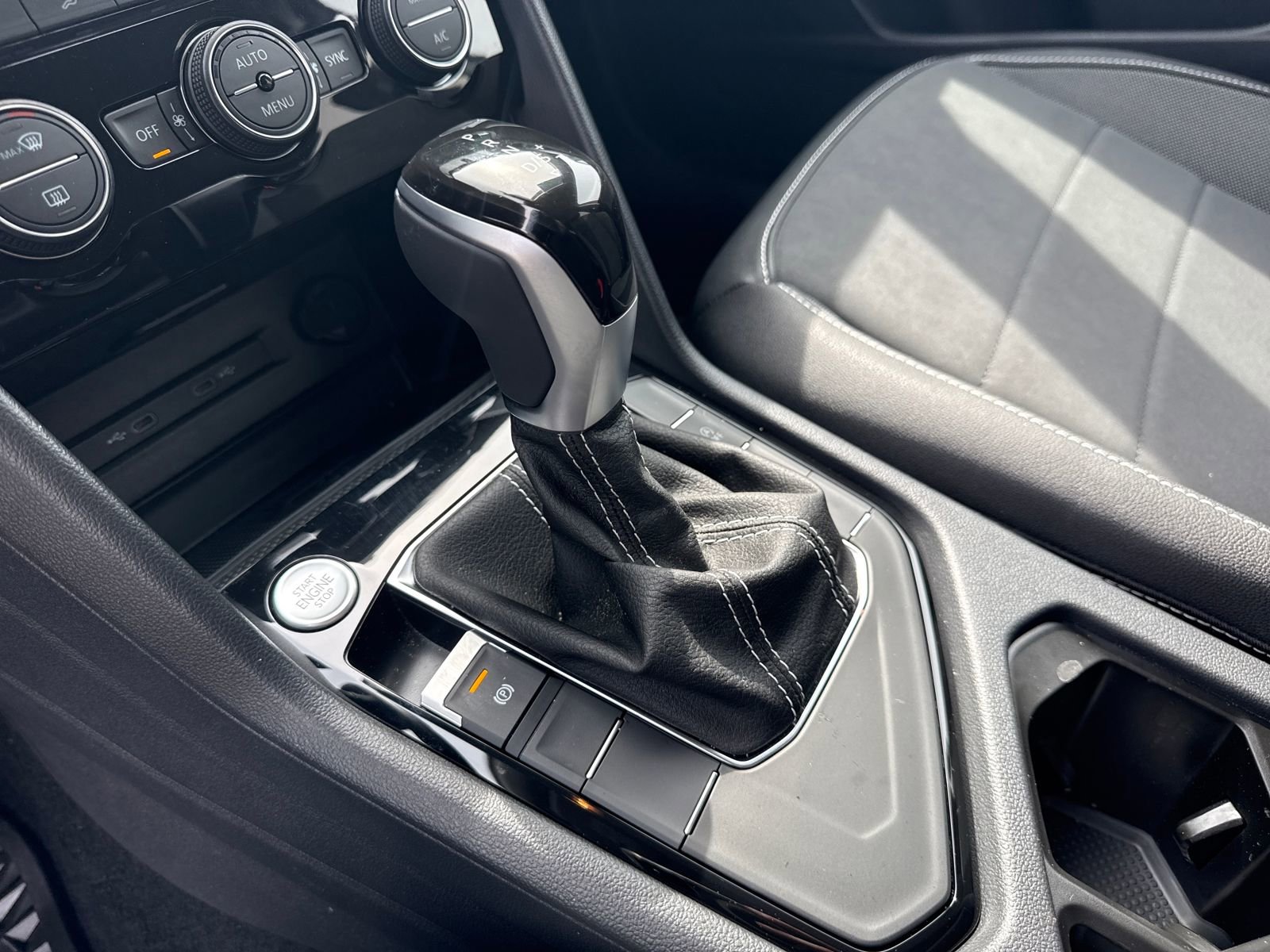 Certified 2024 Volkswagen Taos SE image 39