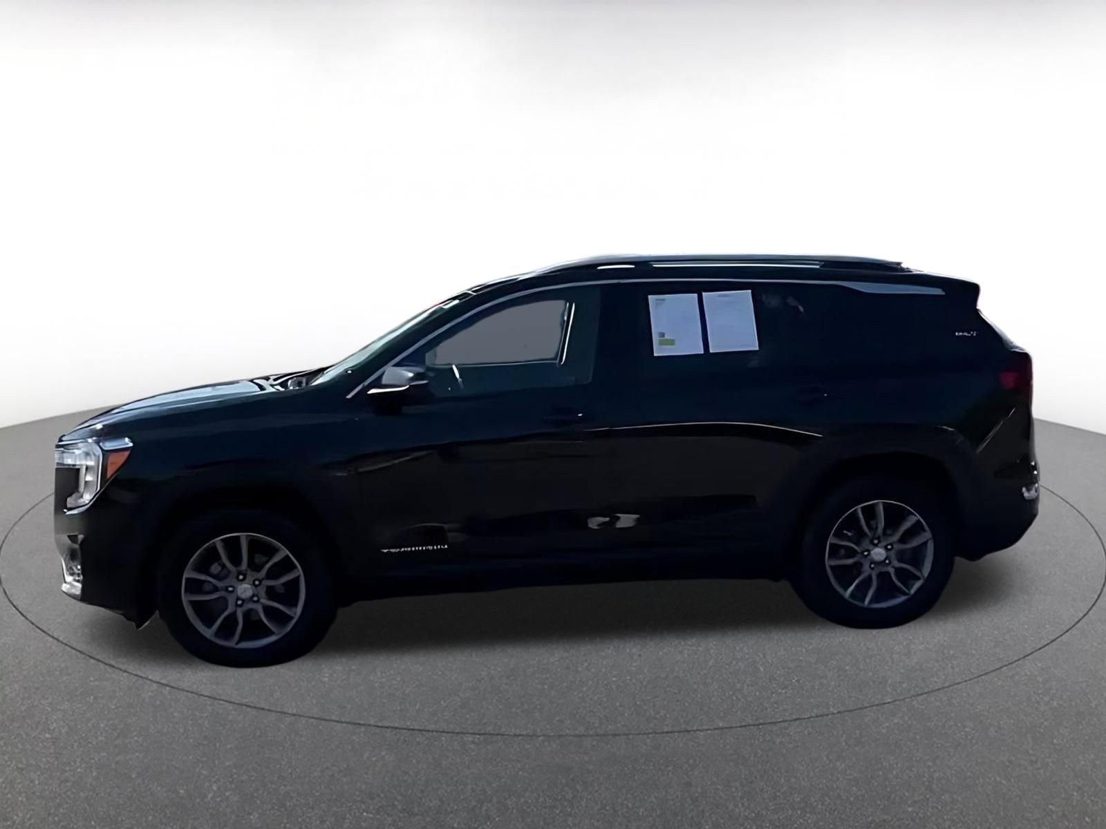 Used 2024 GMC Terrain SLT AWD/4WD image 9