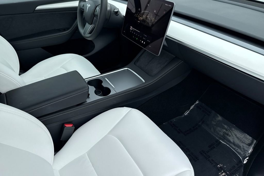 Used 2025 Tesla Model Y Performance image 14