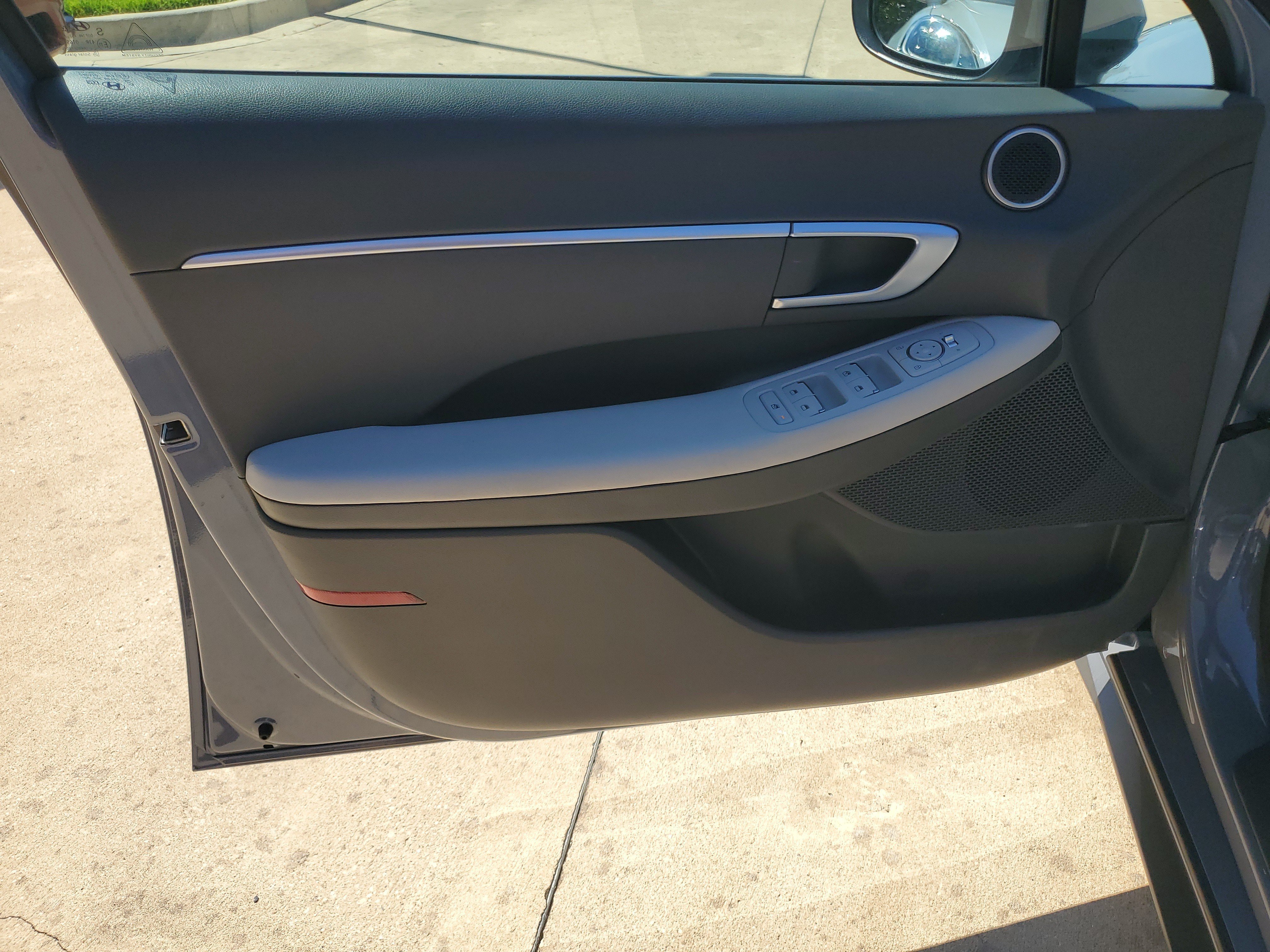 Used 2025 Hyundai Sonata SE FWD image 12