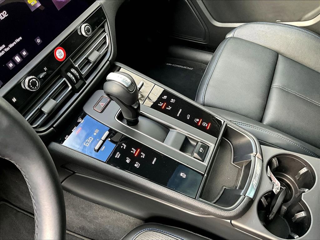 Used 2025 Porsche Macan image 20