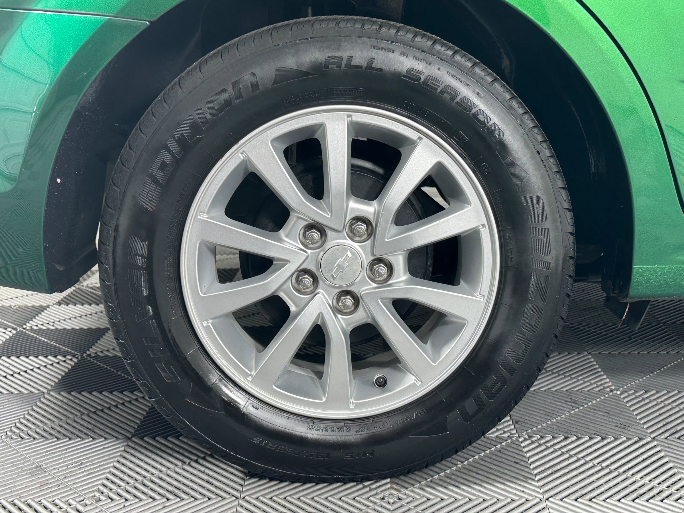 Used 2018 Chevrolet Sonic LT w/ Convenience Package image 16