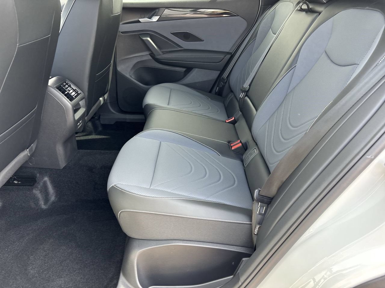New 2026 Volkswagen Tiguan SE R-Line FWD image 13