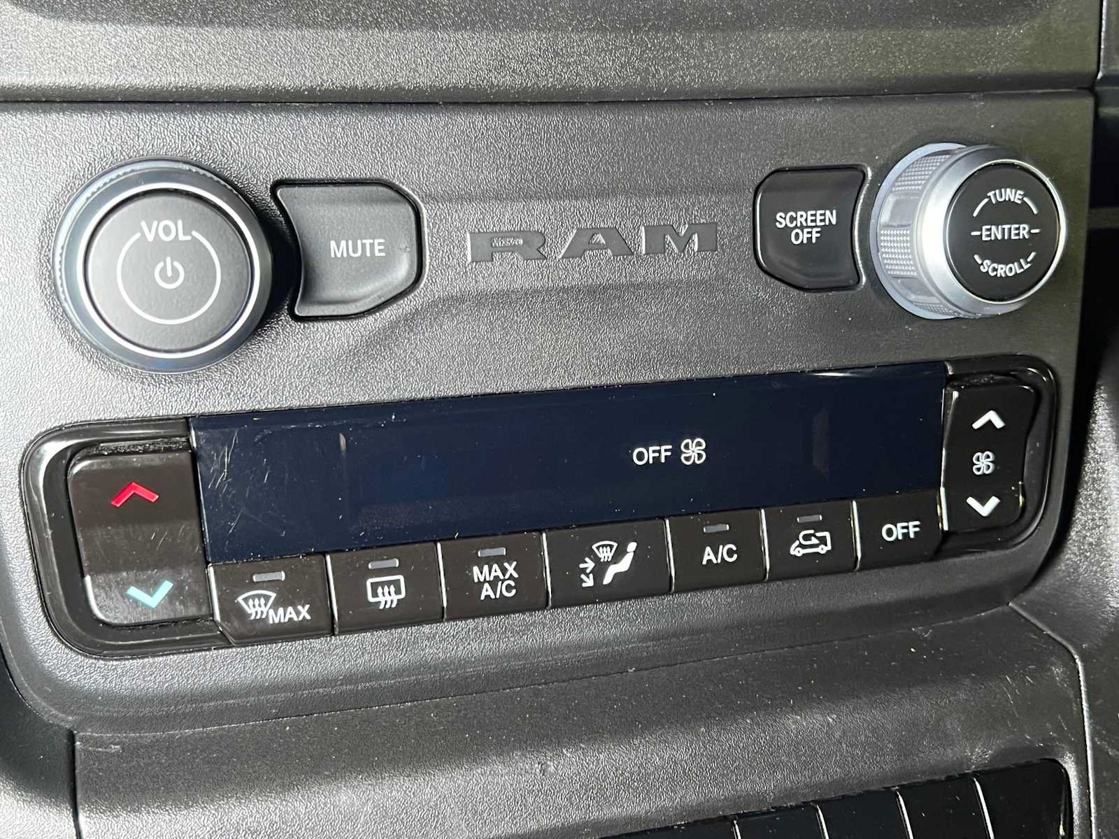 Used 2024 RAM ProMaster 2500 w/ Convenience Group FWD image 33