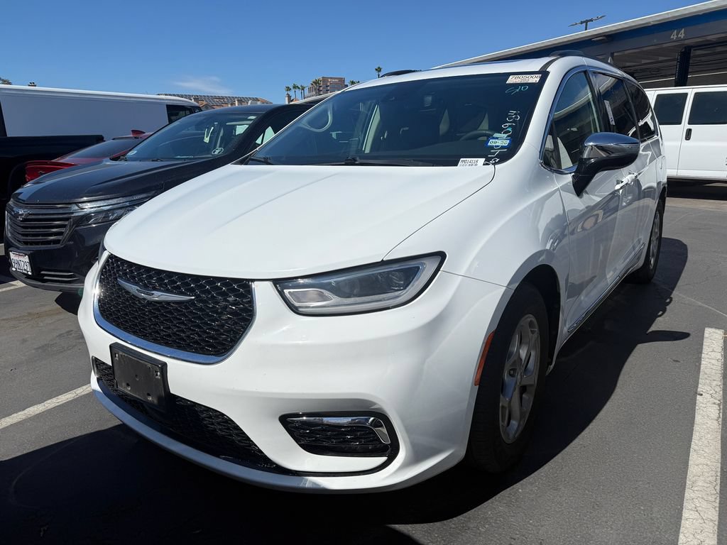 Used 2023 Chrysler Pacifica Limited FWD image 2