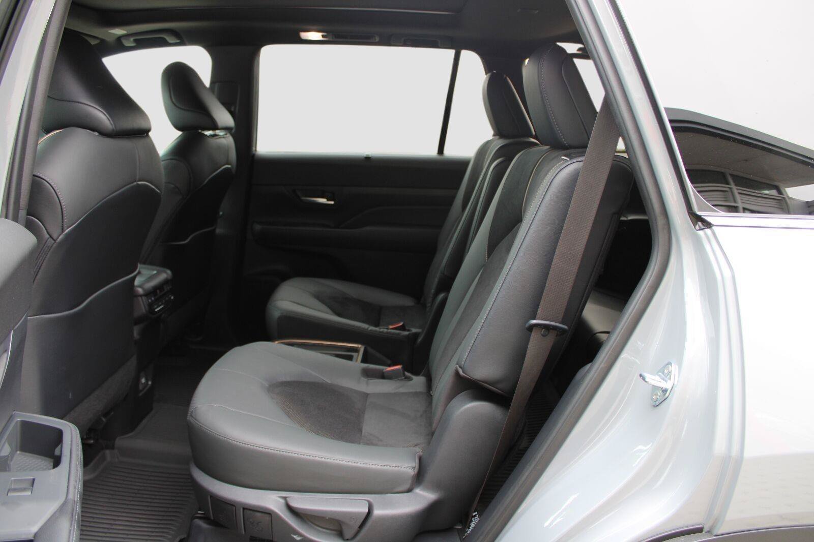 Used 2025 Toyota Grand Highlander AWD Hybrid image 39