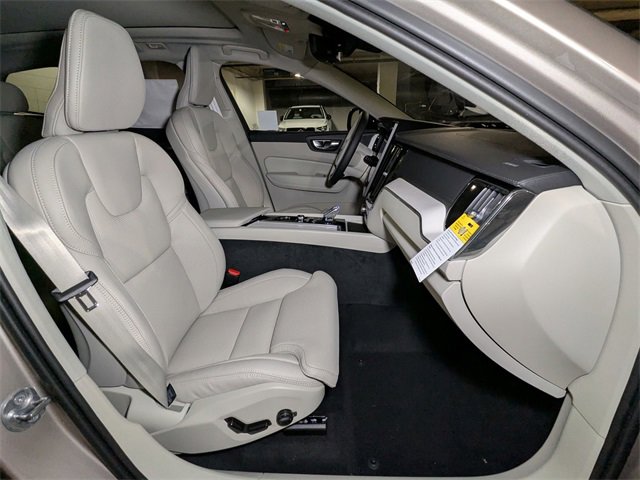 New 2026 Volvo XC60 B5 Ultra w/ Protection Package Premier image 30