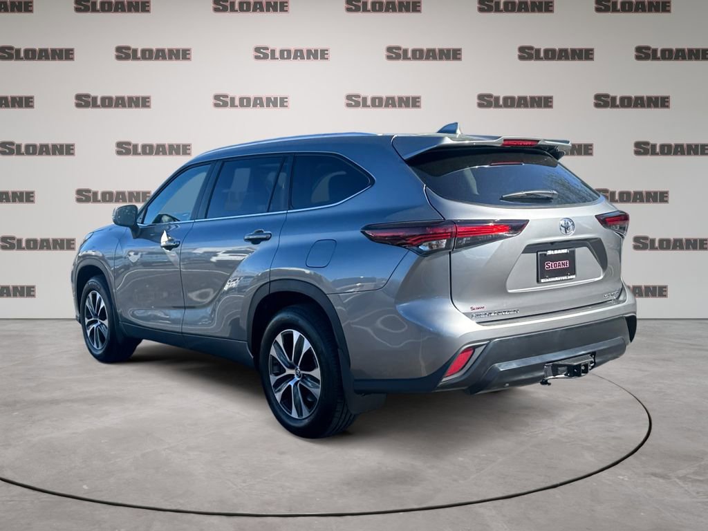 Used 2026 Toyota Highlander XLE image 3