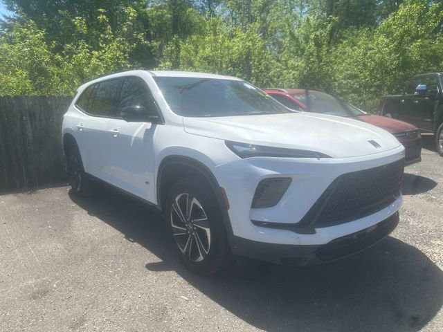 Used 2025 Buick Enclave Sport Touring FWD image 3