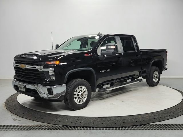 Used 2024 Chevrolet Silverado 2500 LT image 3