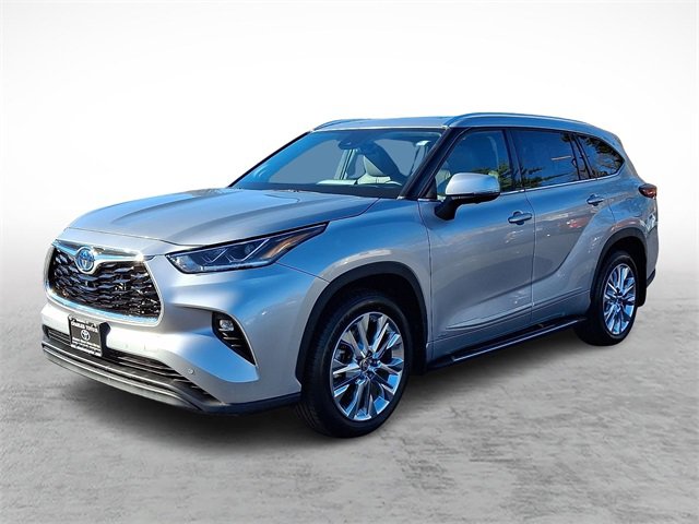 Used 2024 Toyota Highlander Limited image 3