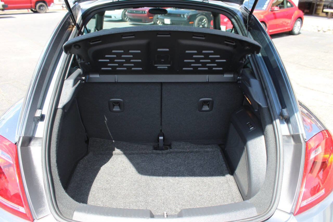 Used 2014 Volkswagen Beetle TDI image 12