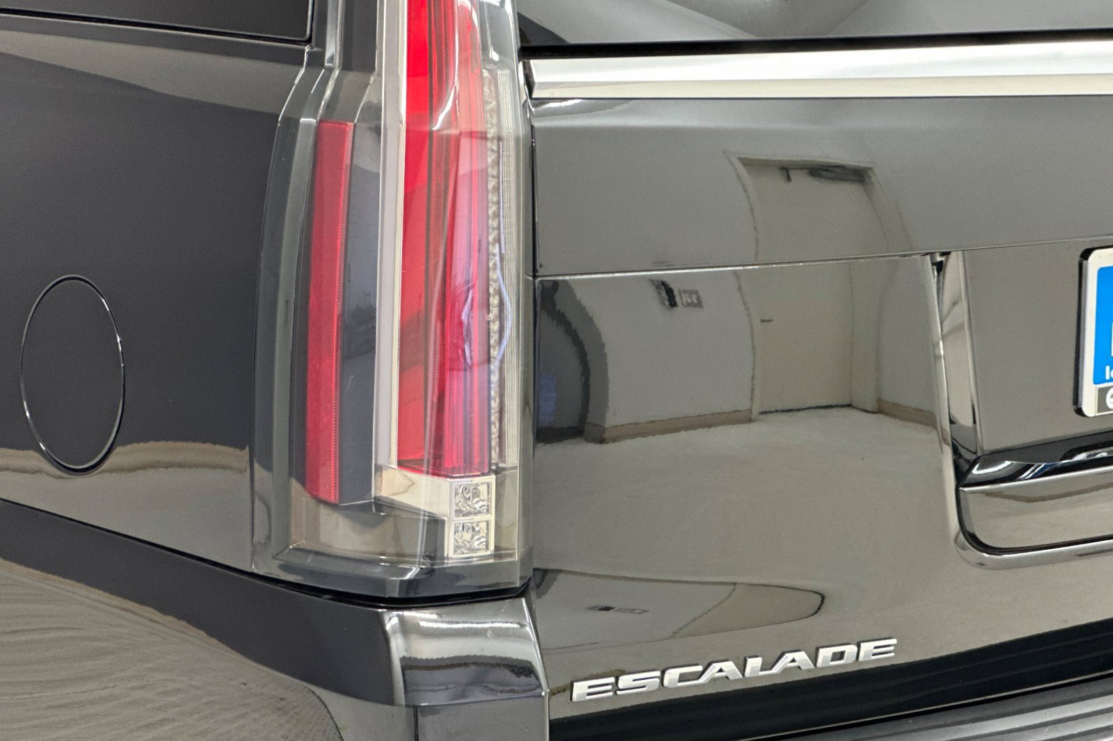 Used 2018 Cadillac Escalade ESV Premium Luxury AWD/4WD image 11