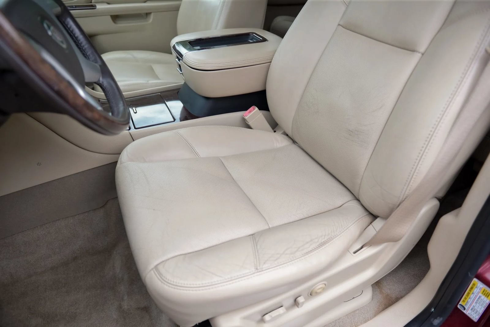 Used 2010 Cadillac Escalade Luxury AWD/4WD image 71