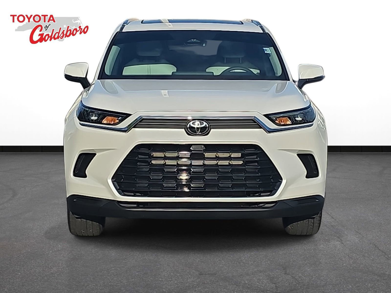 Used 2025 Toyota Grand Highlander AWD image 2