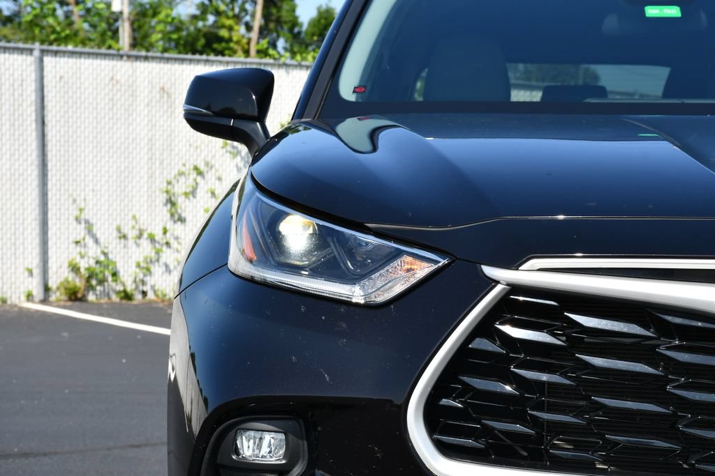 Used 2021 Toyota Highlander LE FWD image 33