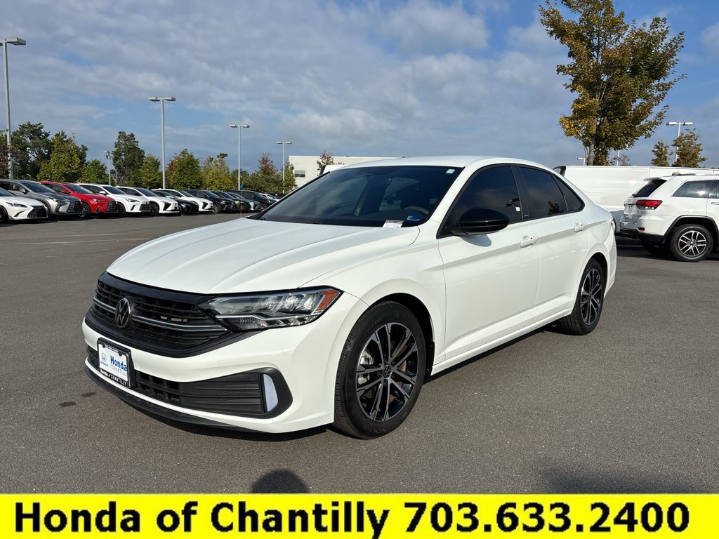 Used 2023 Volkswagen Jetta Sport FWD image 3