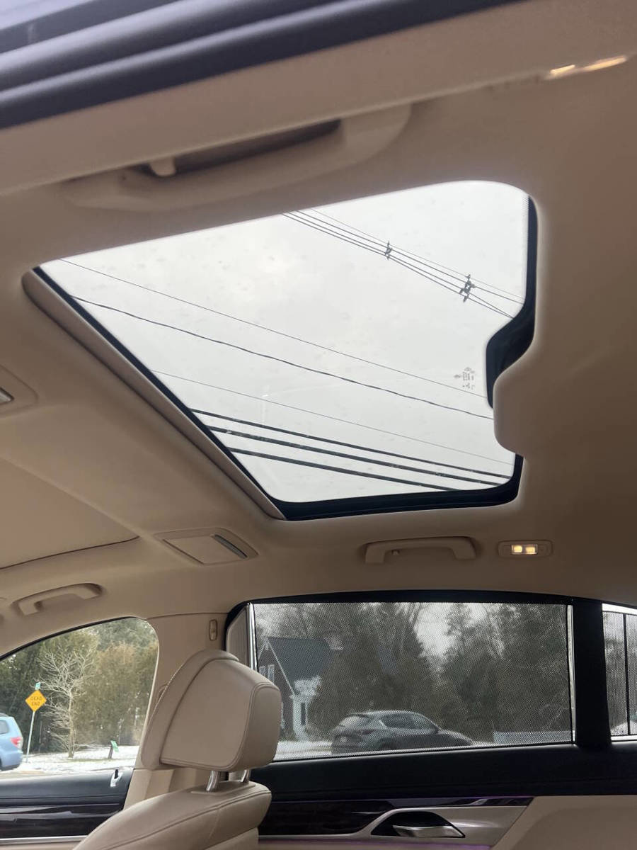 Used 2016 BMW 750i xDrive image 25