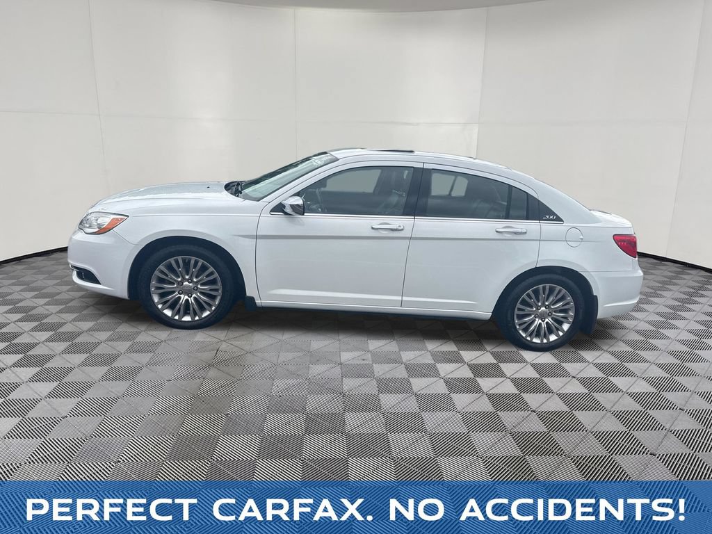 Used 2011 Chrysler 200 Limited FWD image 2