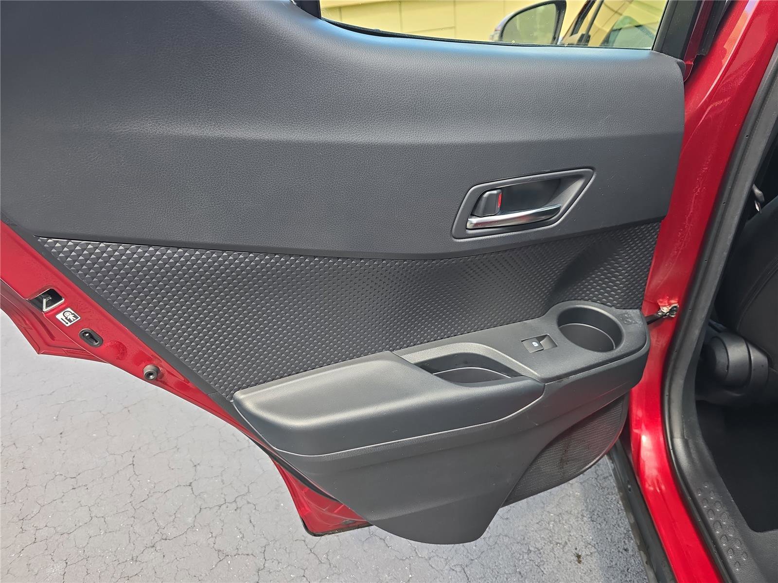 Used 2019 Toyota C-HR XLE image 8