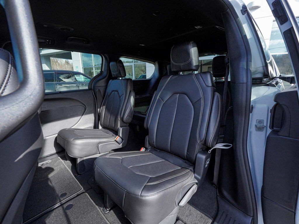 New 2026 Chrysler Pacifica Select FWD image 34