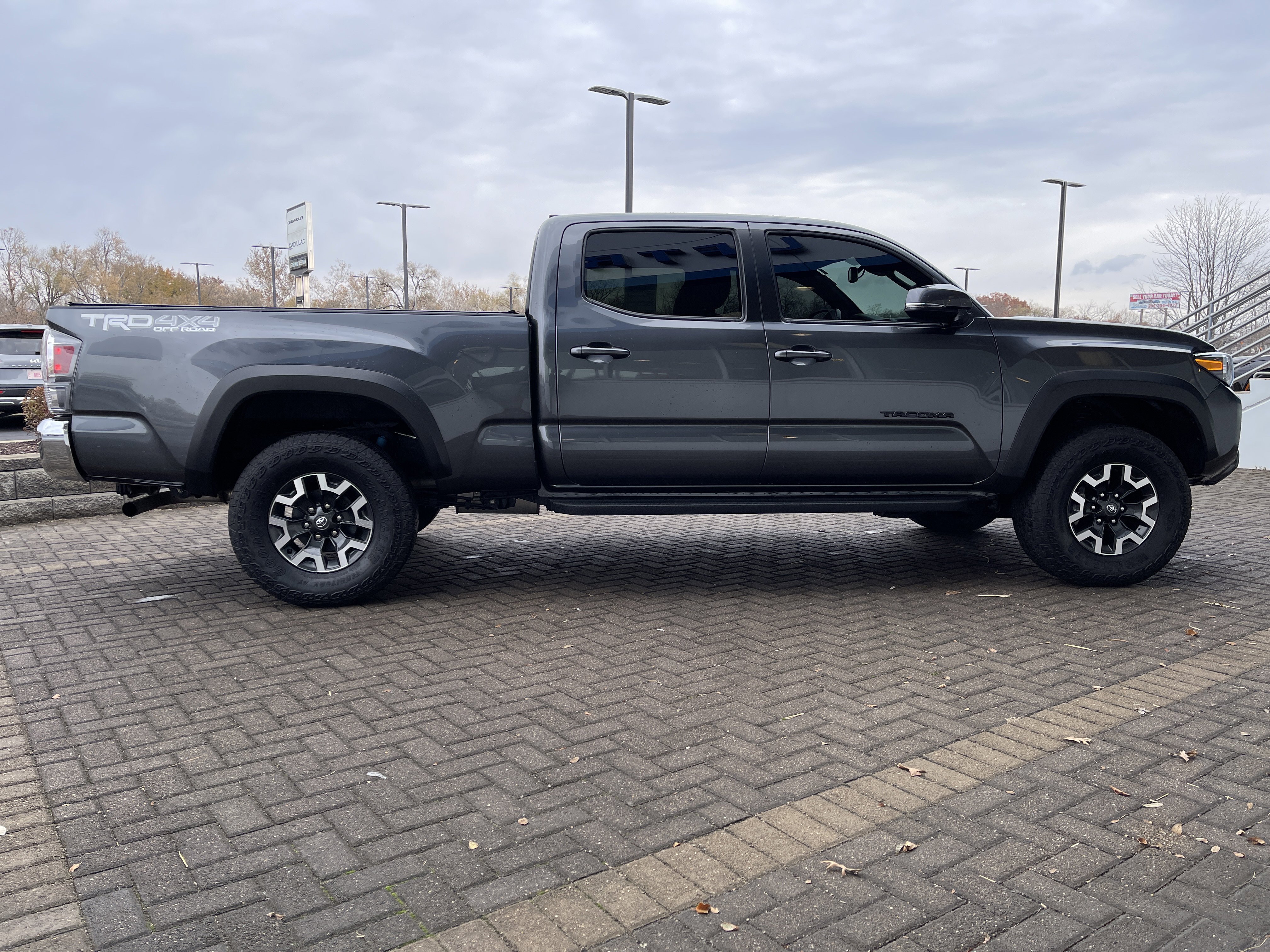 Used 2023 Toyota Tacoma TRD Off-Road image 6
