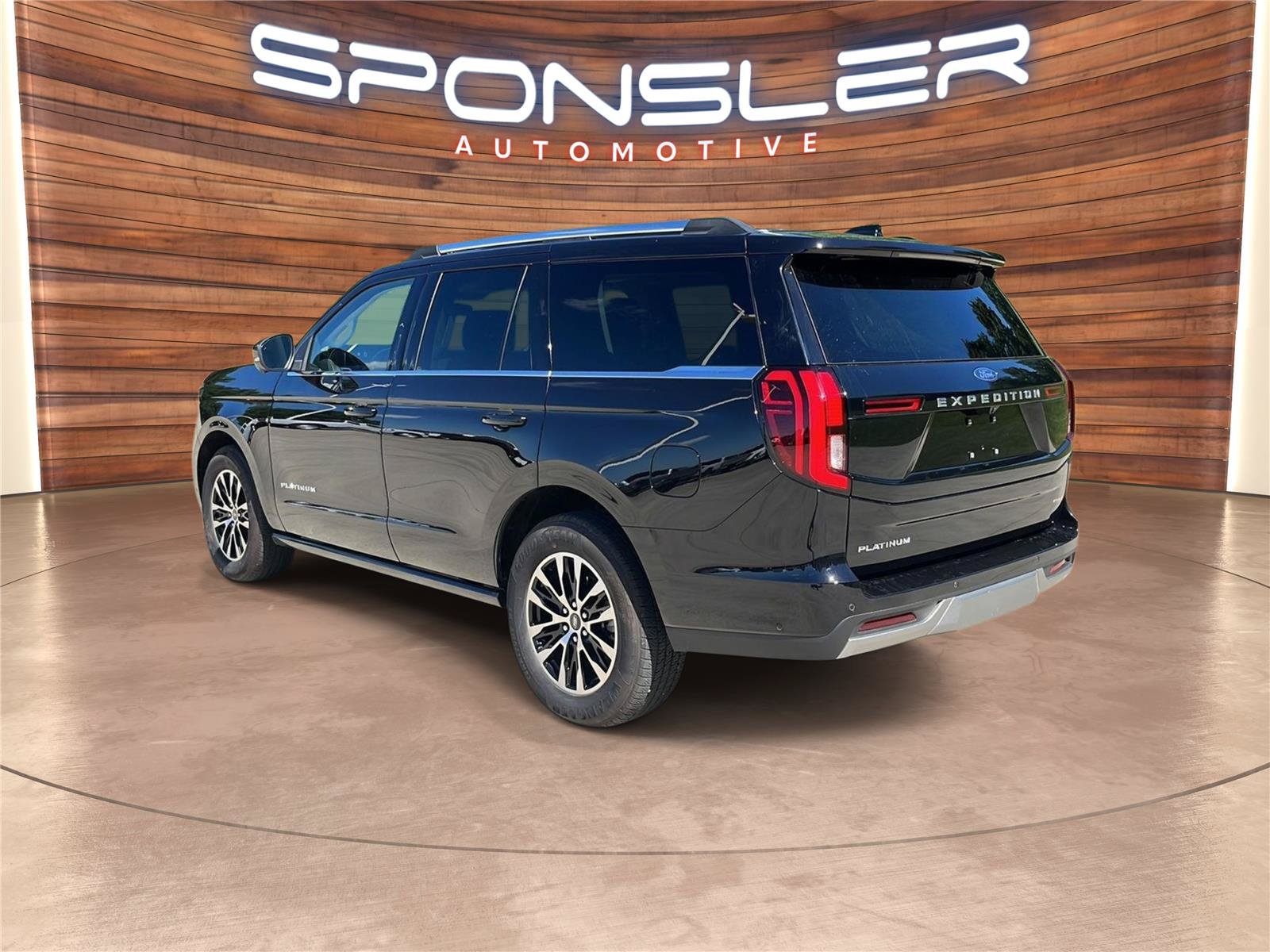 Used 2025 Ford Expedition Platinum AWD/4WD image 3