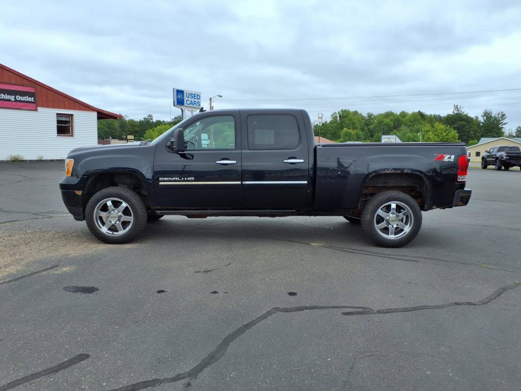 Used 2013 GMC Sierra 2500 Denali w/ Suspension Package, Off-Road image 3