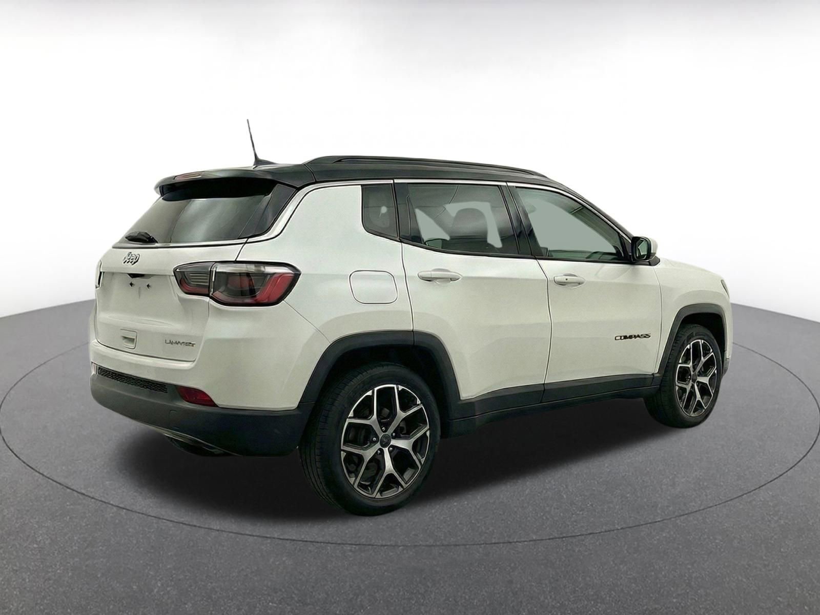 Used 2025 Jeep Compass Limited AWD/4WD image 11