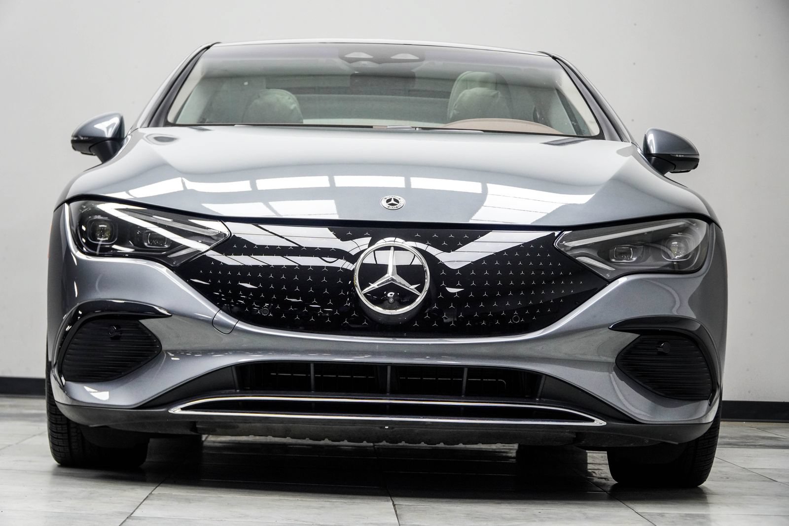 Used 2025 Mercedes-Benz EQE 500 4MATIC Sedan image 9