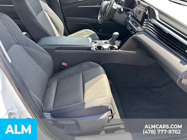 Used 2025 Toyota Camry LE FWD image 15