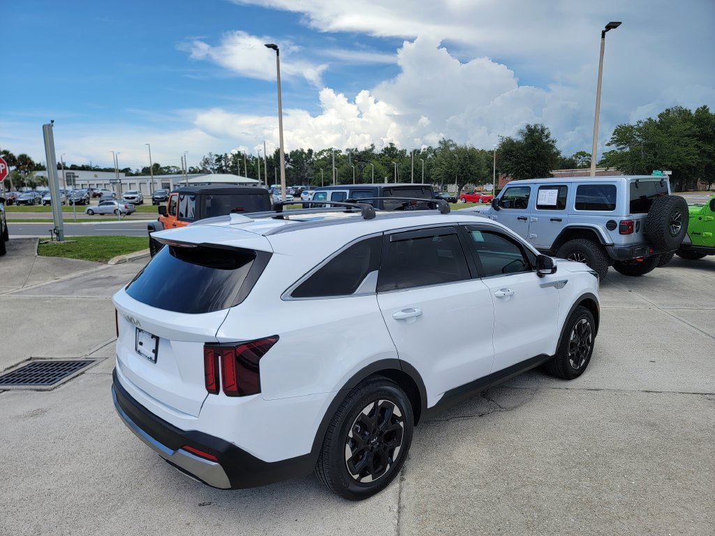 Used 2026 Kia Sorento S w/ S Panoramic Sunroof Package FWD image 4