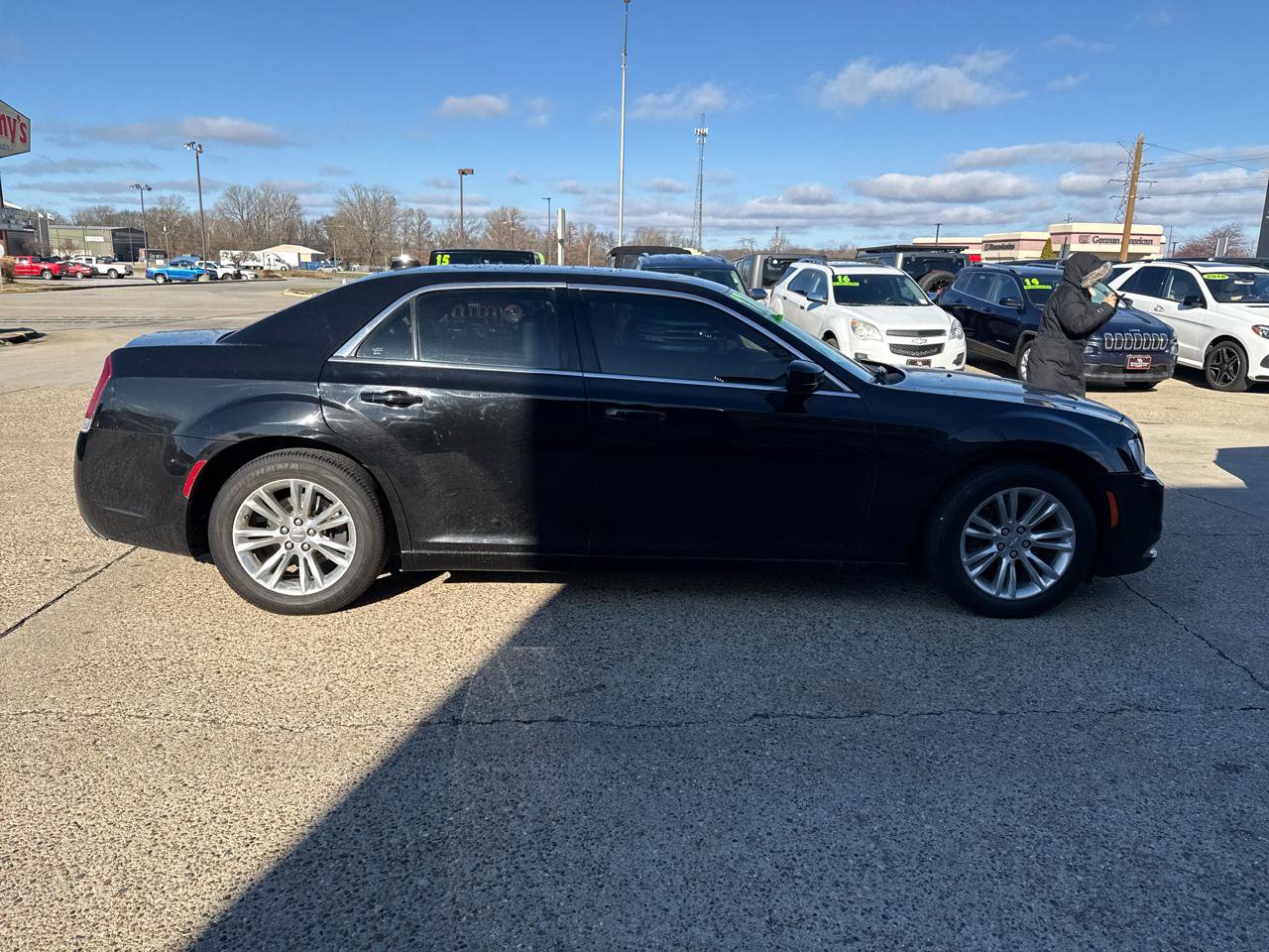 Used 2017 Chrysler 300 Limited RWD image 5