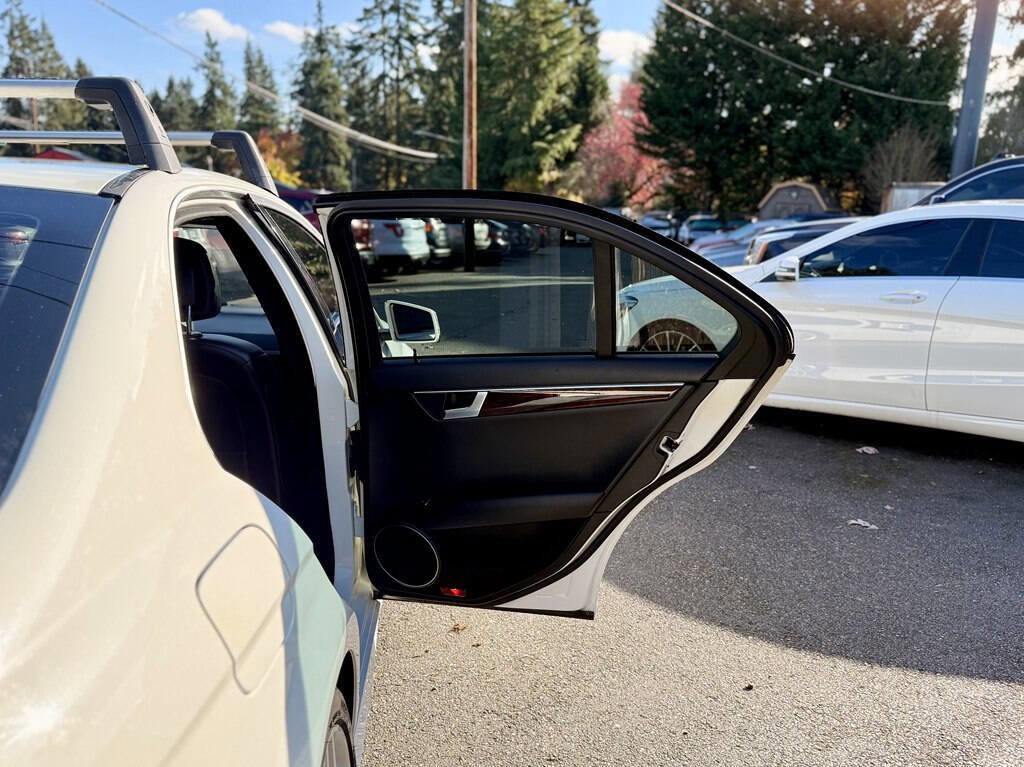 Used 2012 Mercedes-Benz C 300 4MATIC Sedan image 25
