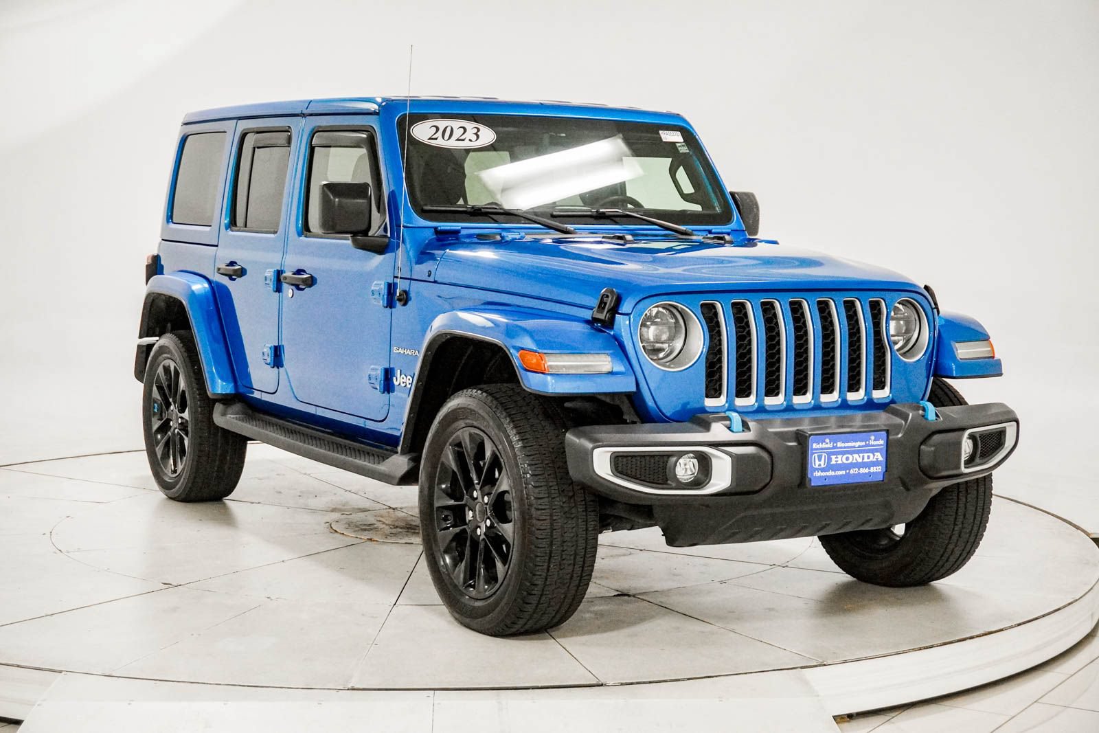 Used 2023 Jeep Wrangler Unlimited Sahara w/ Cold Weather Group AWD/4WD image 13