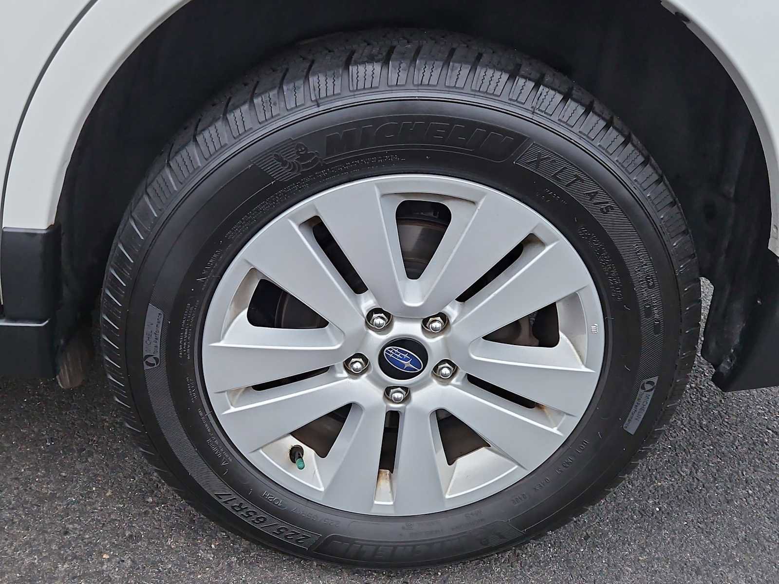 Used 2019 Subaru Outback 2.5i Premium image 14