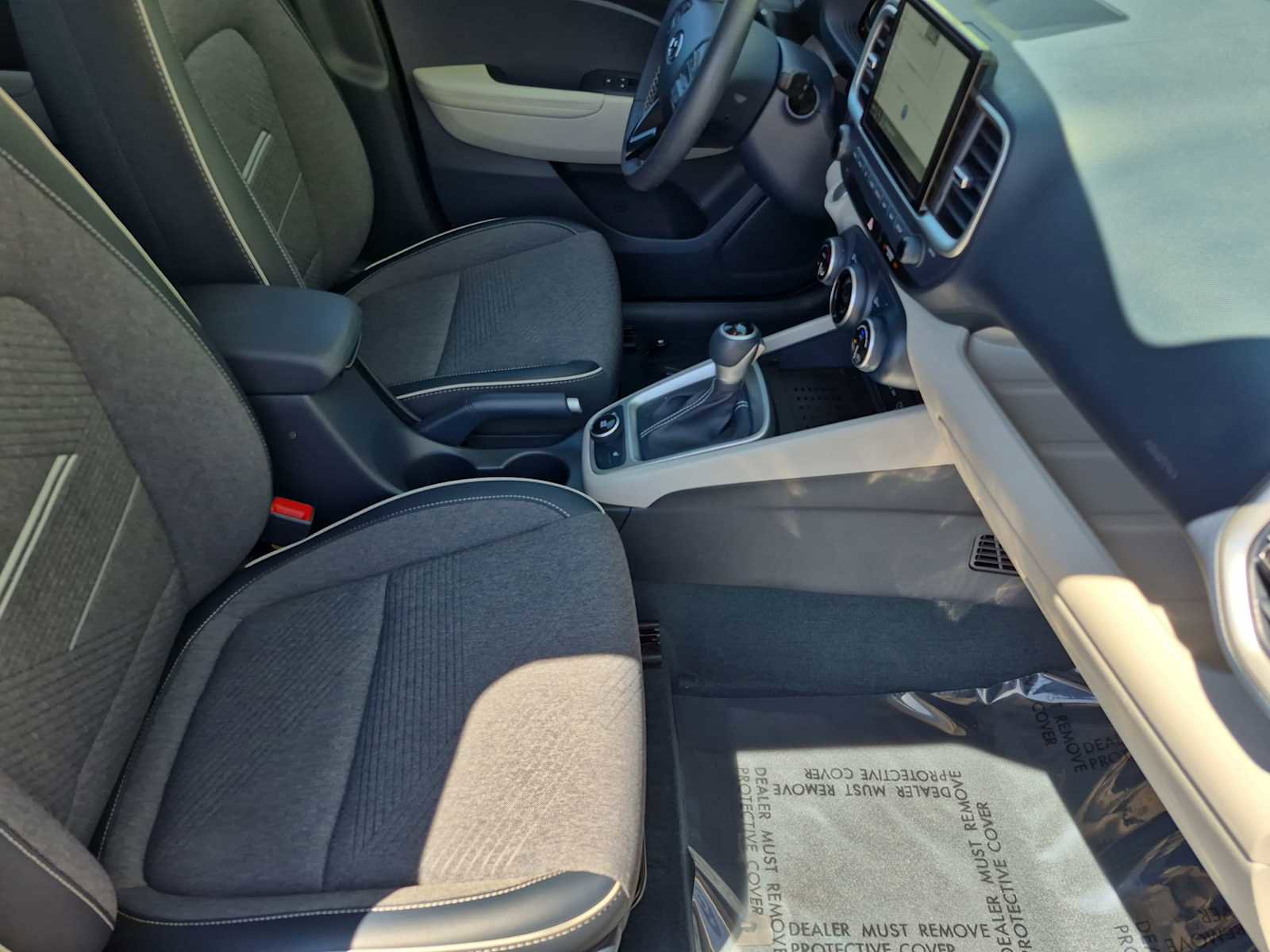 Used 2024 Hyundai Venue Limited FWD image 18
