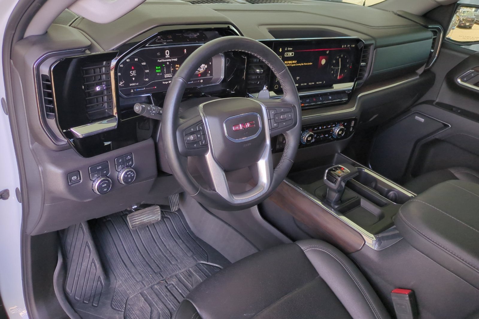 Used 2024 GMC Sierra 1500 SLT w/ SLT Premium Plus Package AWD/4WD image 9