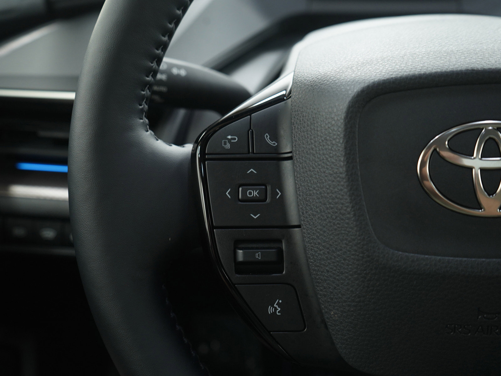 Used 2025 Toyota Prius XLE image 22