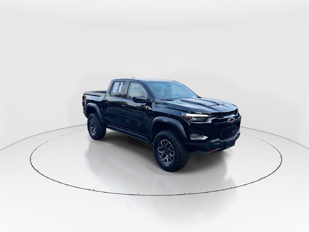 Used 2024 Chevrolet Colorado ZR2 w/ ZR2 Convenience Package III AWD/4WD image 2