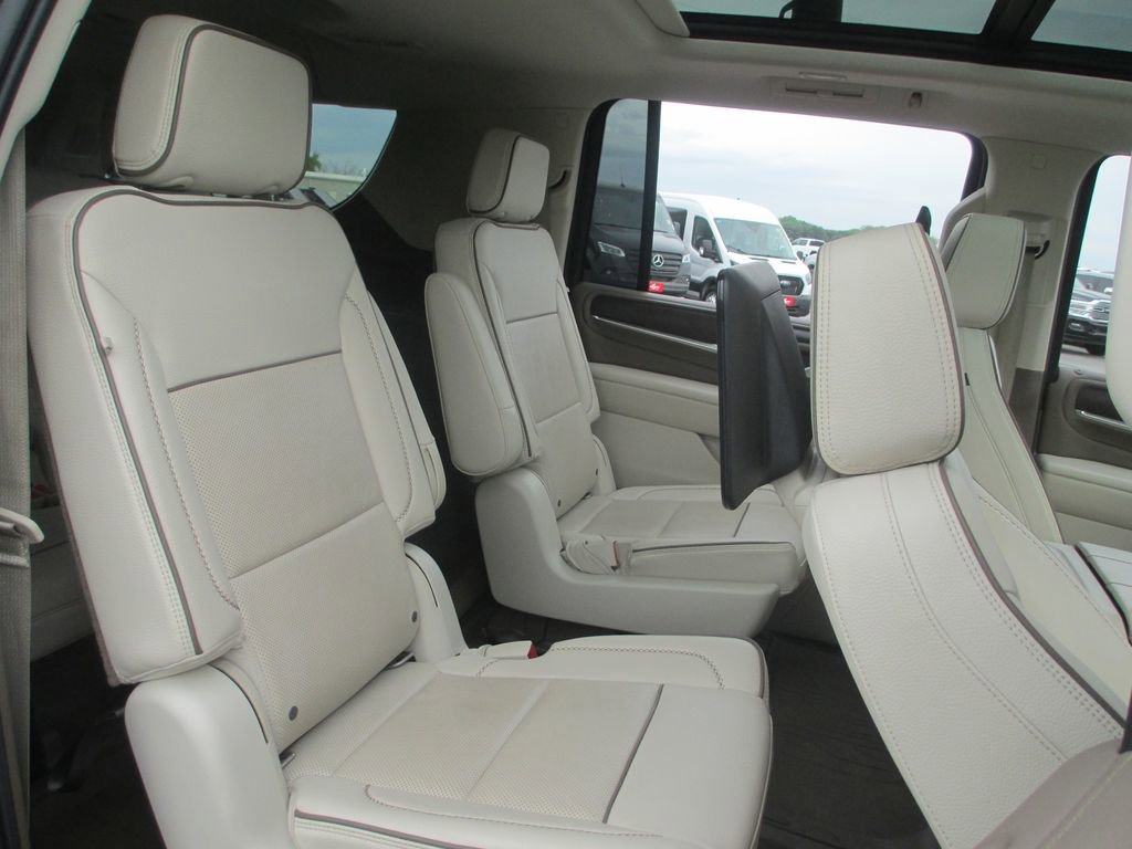 Used 2021 GMC Yukon XL Denali w/ Denali Ultimate Package image 27