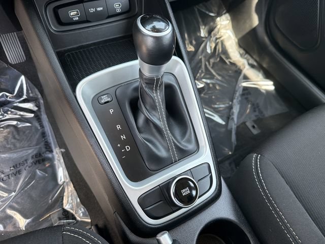 Certified 2025 Hyundai Venue SEL FWD image 34